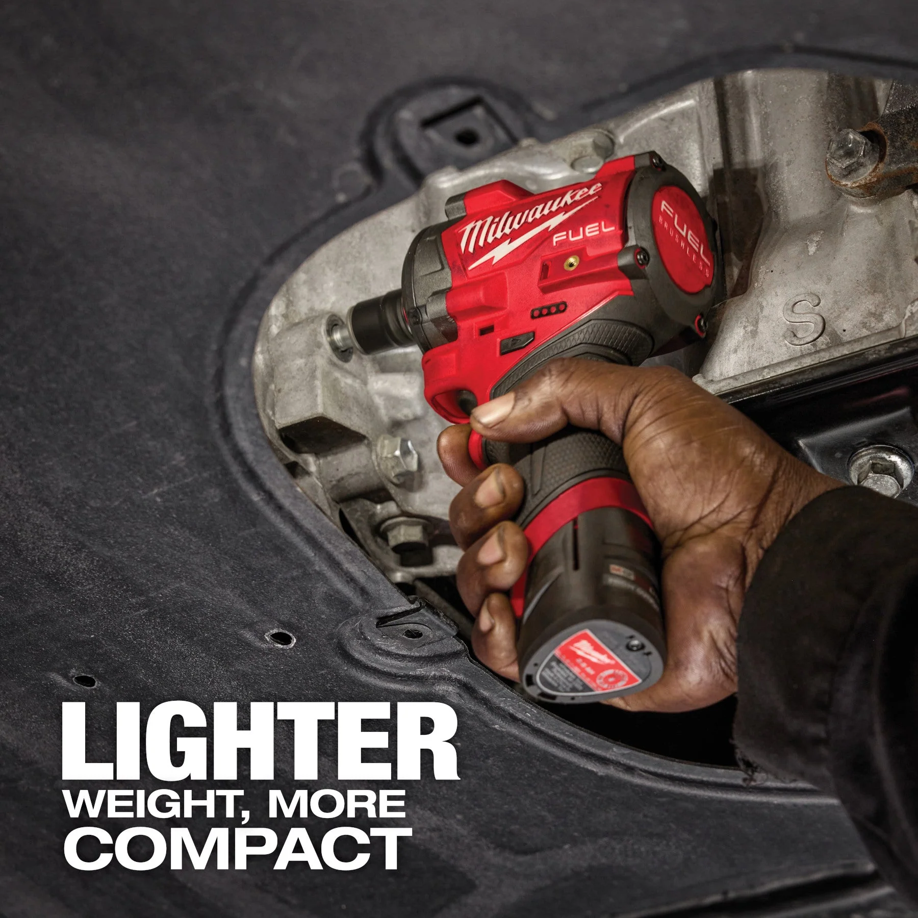 Milwaukee 2562-21 M12 FUEL™ Stubby 3/8" Impact Wrench Kit - Image 9