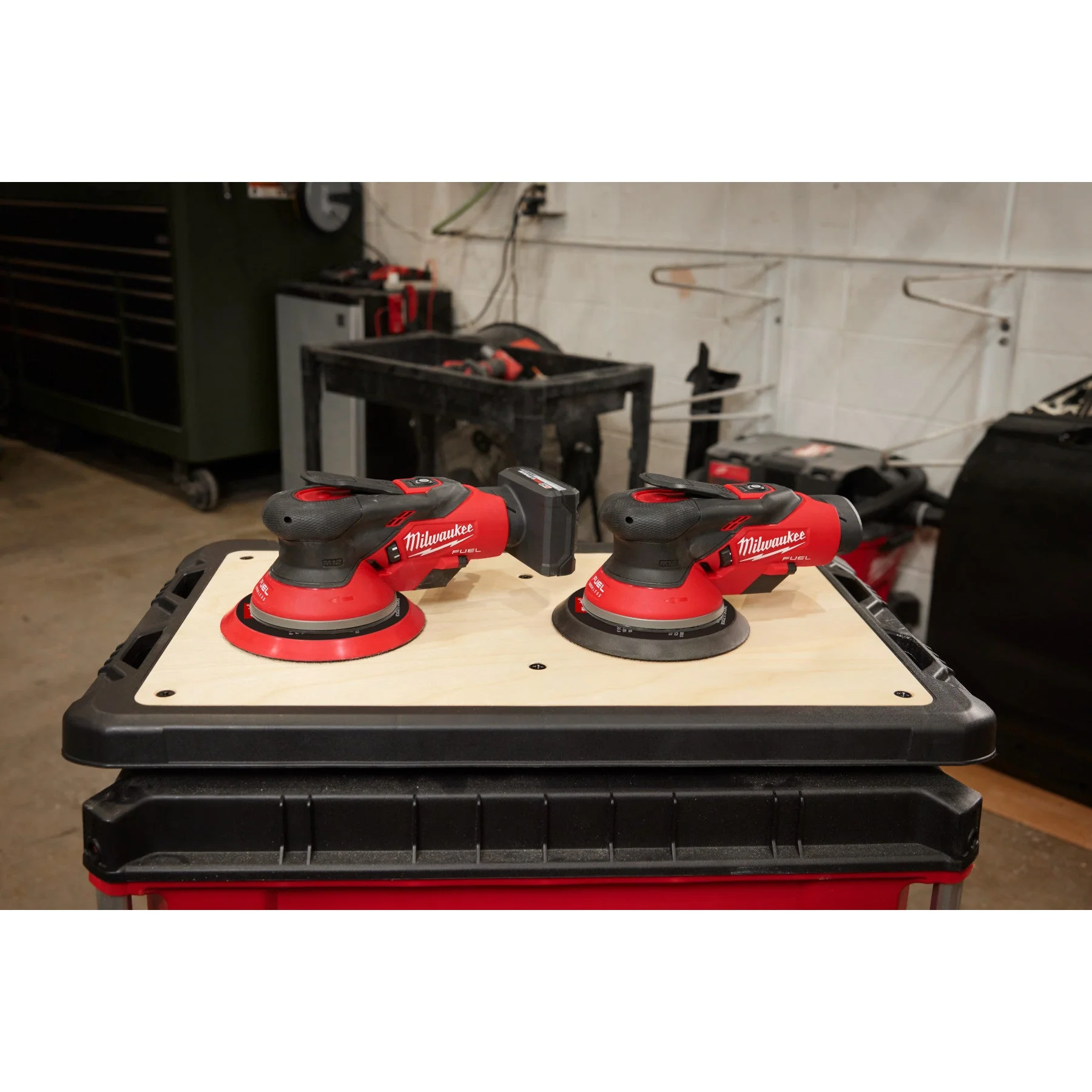Milwaukee 2585-22 M12™ FUEL™ 6" Random Orbital Sander Kit (3/16") - Image 16