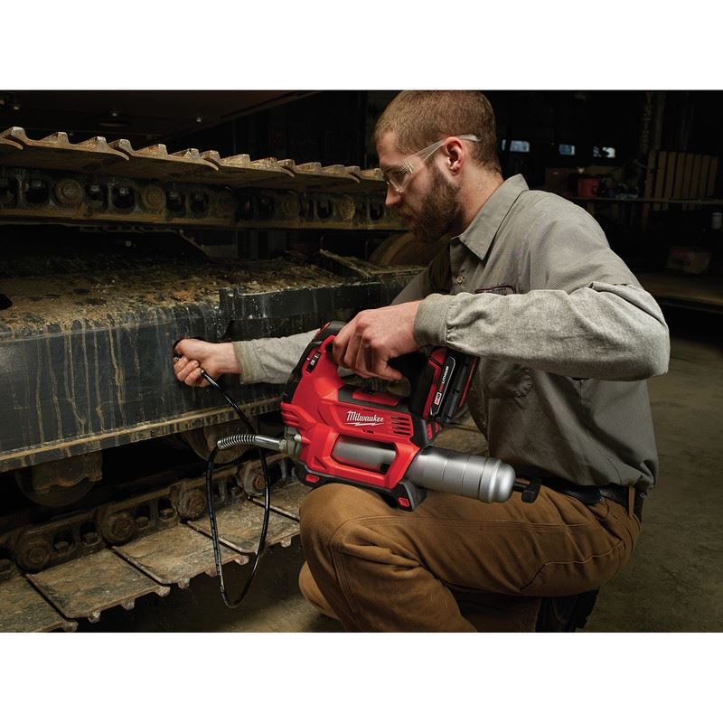 Milwaukee 2646-21CT M18 Cordless 2-Speed Grease Gun Kit - Image 8