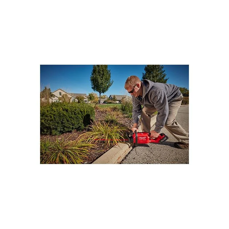 Milwaukee 2726-21HD M18 FUELâ„¢ Hedge Trimmer Kit - Image 7