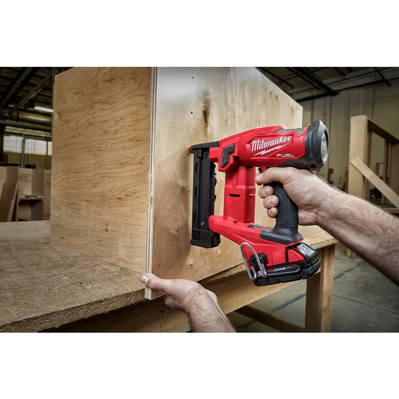 Milwaukee 2749-20 M18 FUEL 18GA 1/4" NARROW CROWN STAPLER - Image 3