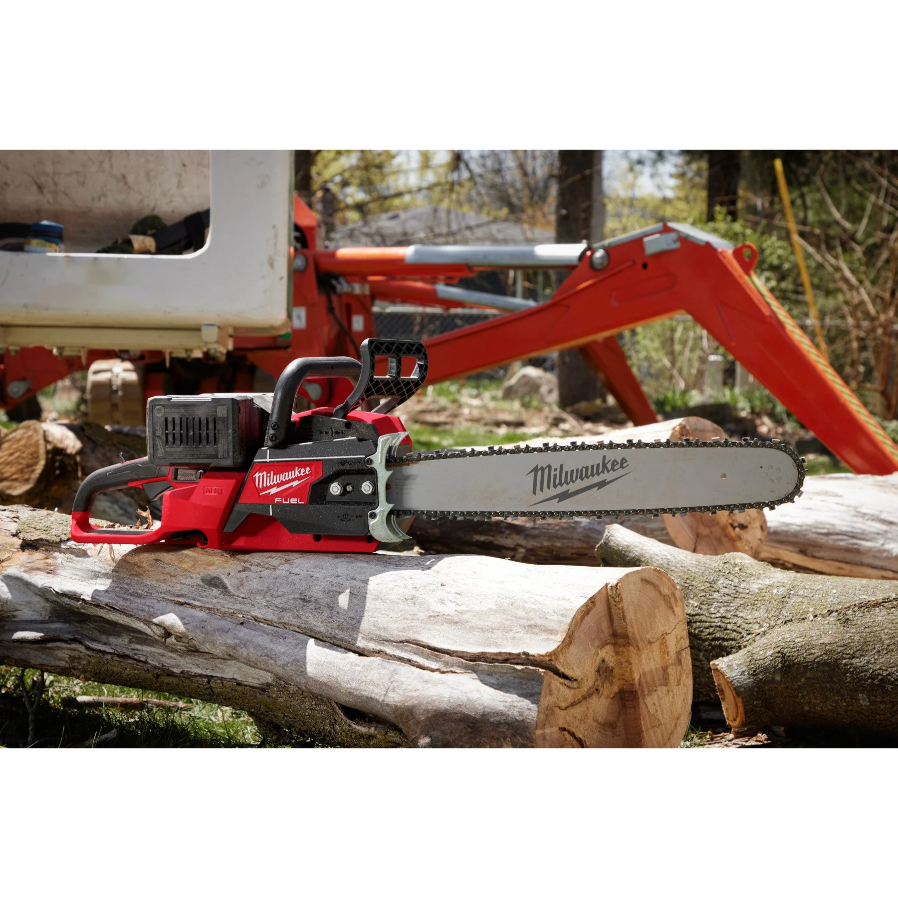 Milwaukee 2827-22 M18 FUEL™ 20" Dual Battery Chainsaw Kit - Image 15