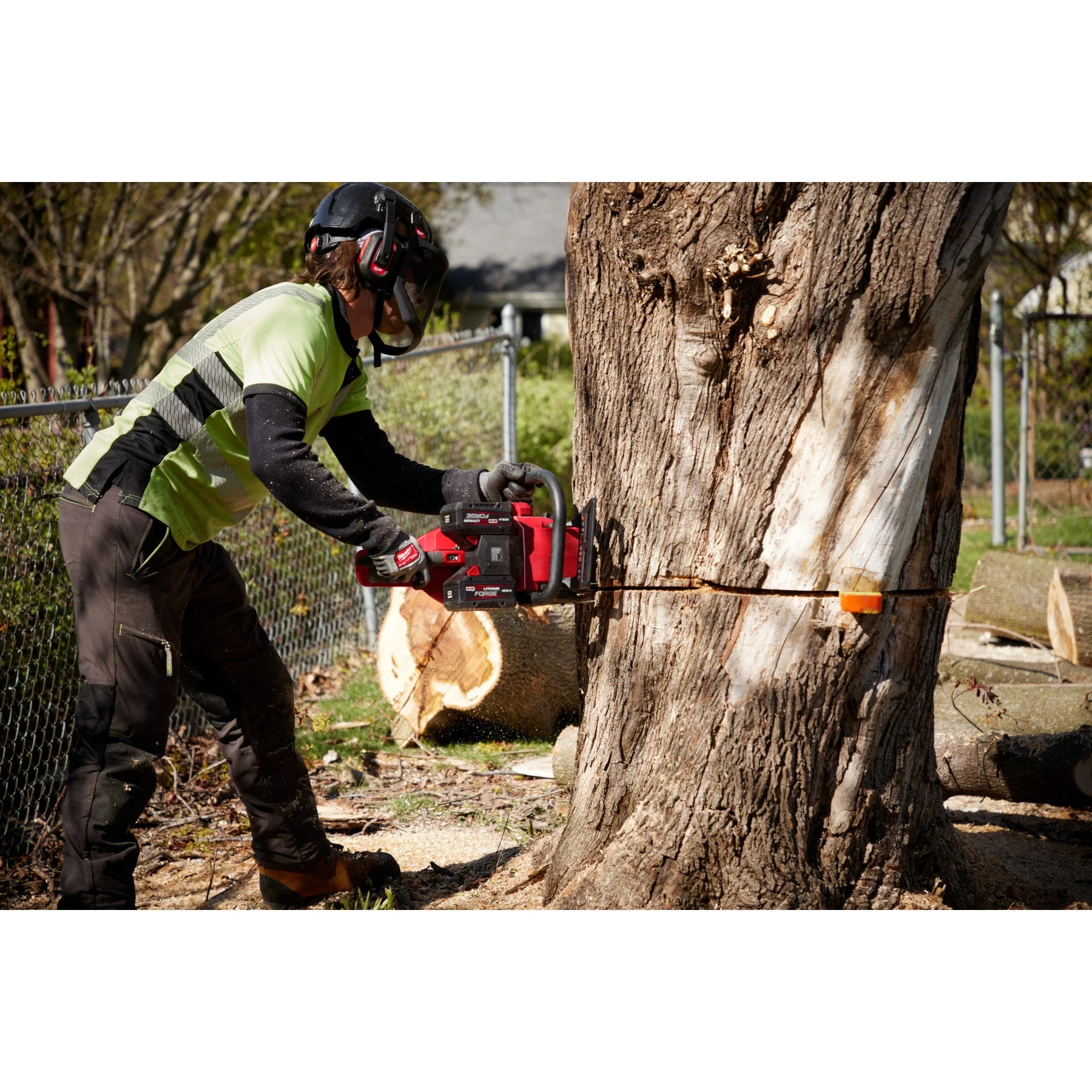 Milwaukee 2827-22 M18 FUEL™ 20" Dual Battery Chainsaw Kit - Image 20