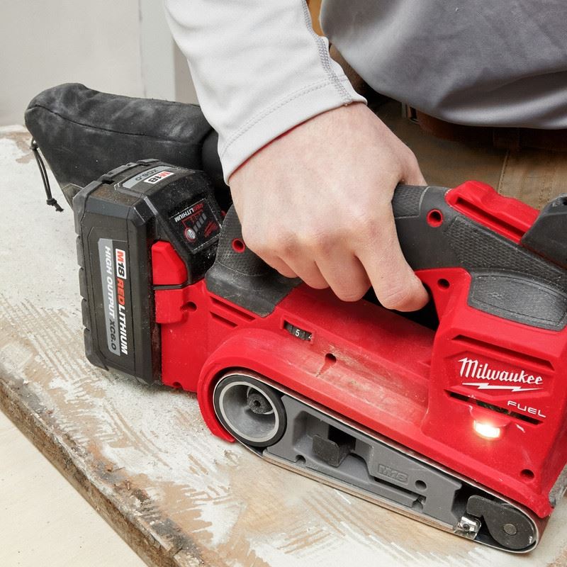 Milwaukee 2832-20 M18 Fuel Belt Sander - Image 38