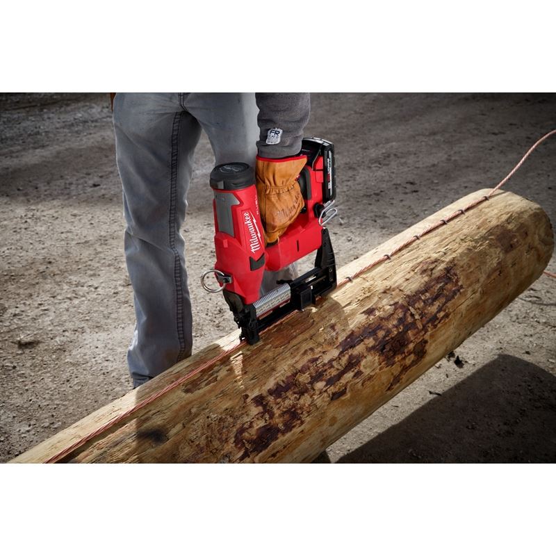 Milwaukee 2843-20 M18 FUEL UTILITY FENCING STAPLER - Image 24