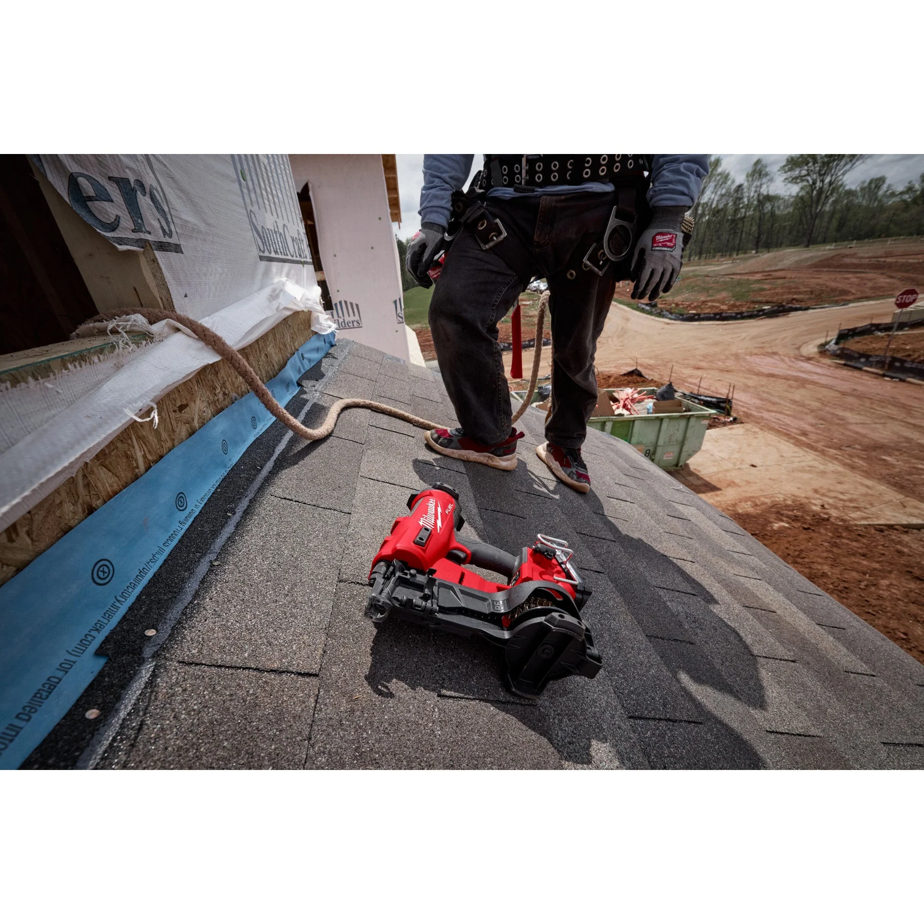 Milwaukee 2909-20 M18 FUEL™ Coil Roofing Nailer (Tool Only) - Image 22