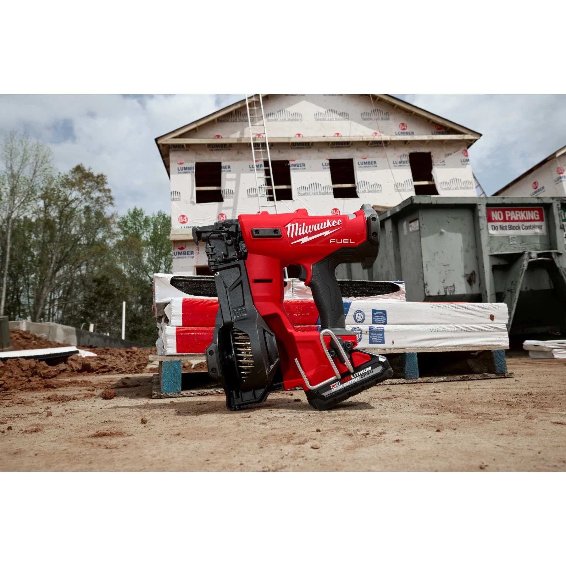 Milwaukee 2909-21 M18 FUEL™ Coil Roofing Nailer Kit - Image 13