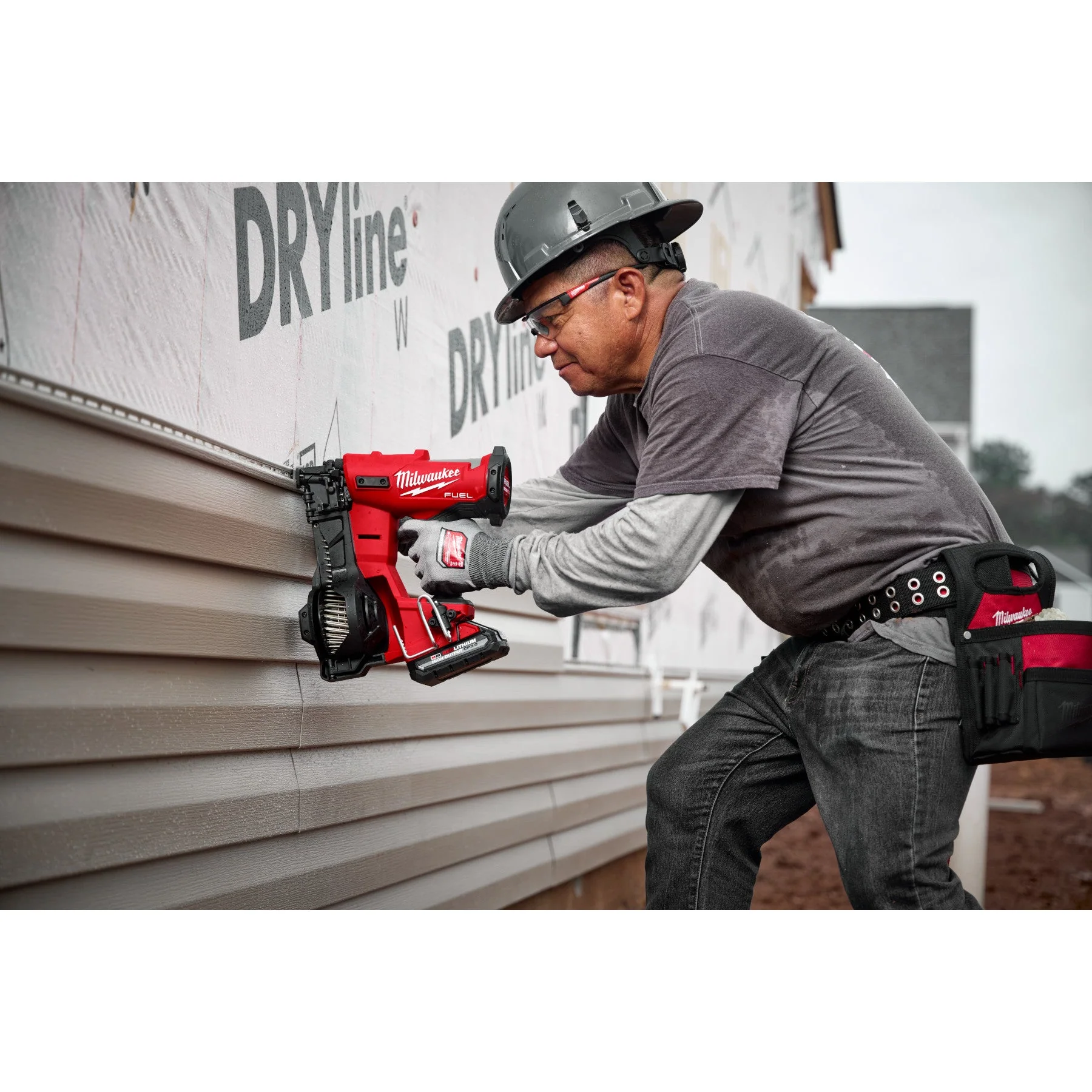 Milwaukee 2909-21 M18 FUEL™ Coil Roofing Nailer Kit - Image 20