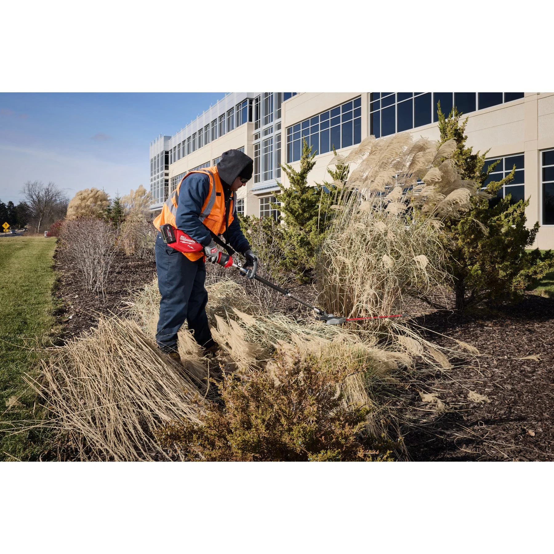 Milwaukee 3012-20 M18 FUEL™ Pole Articulating Hedge Trimmer - Image 27