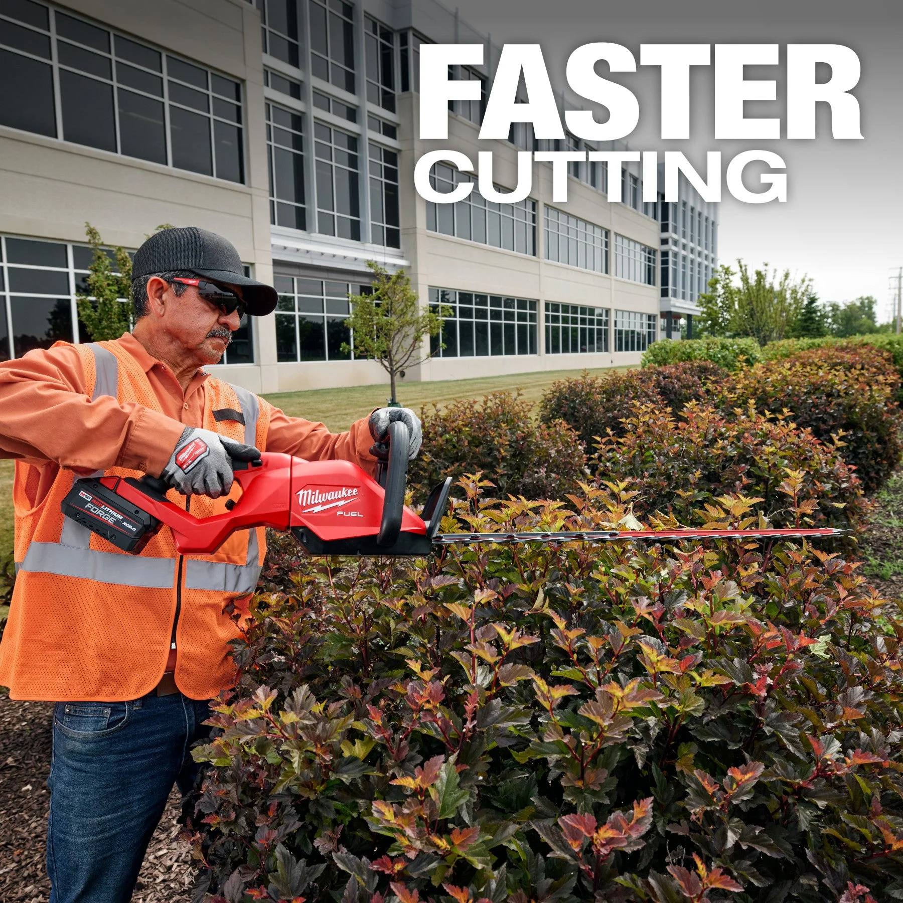 Milwaukee 3033-20 M18 FUEL™ 24" Hedge Trimmer - Image 19