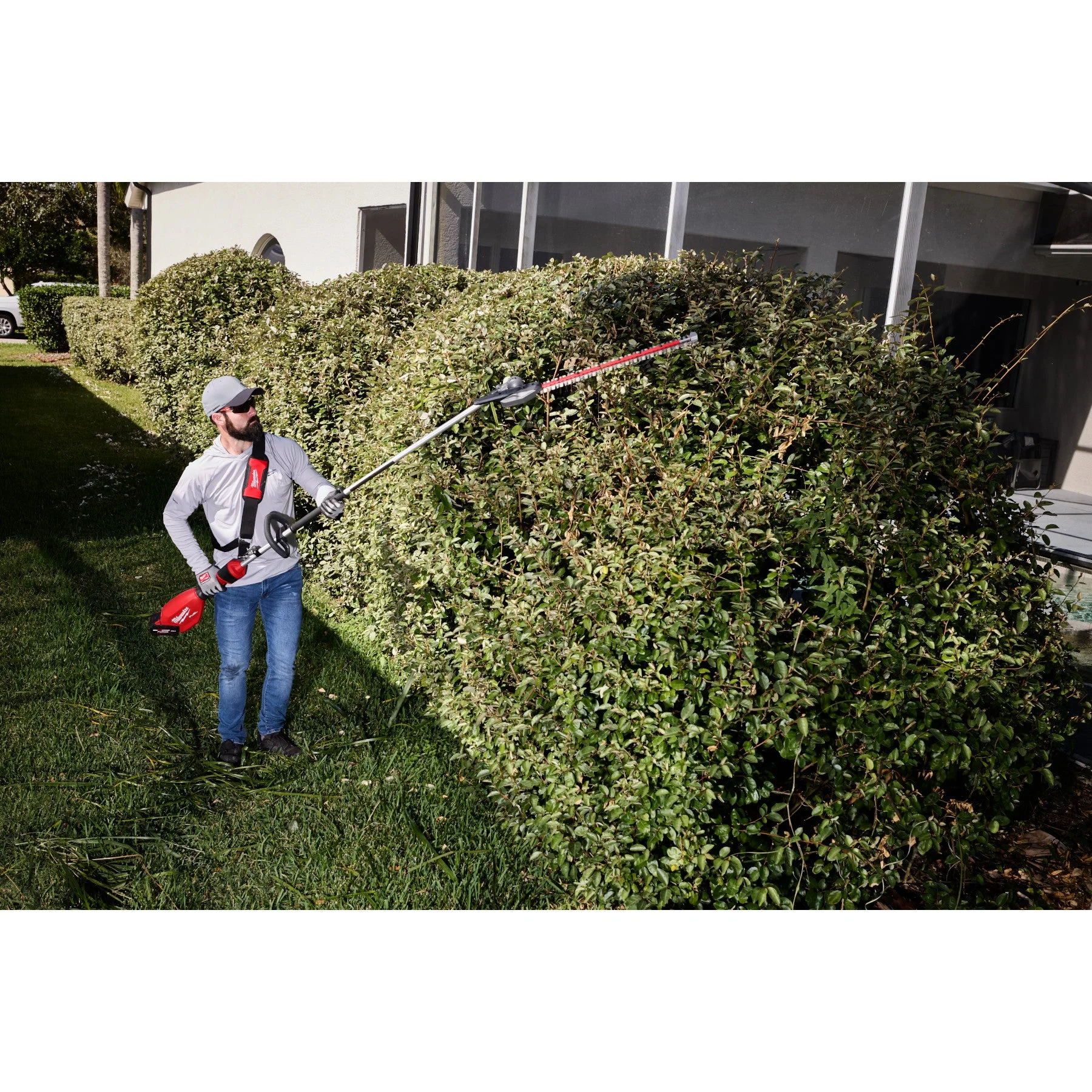 Milwaukee 3035-20 M18 FUEL™ Extended Pole Articulating Hedge Trimmer - Image 9