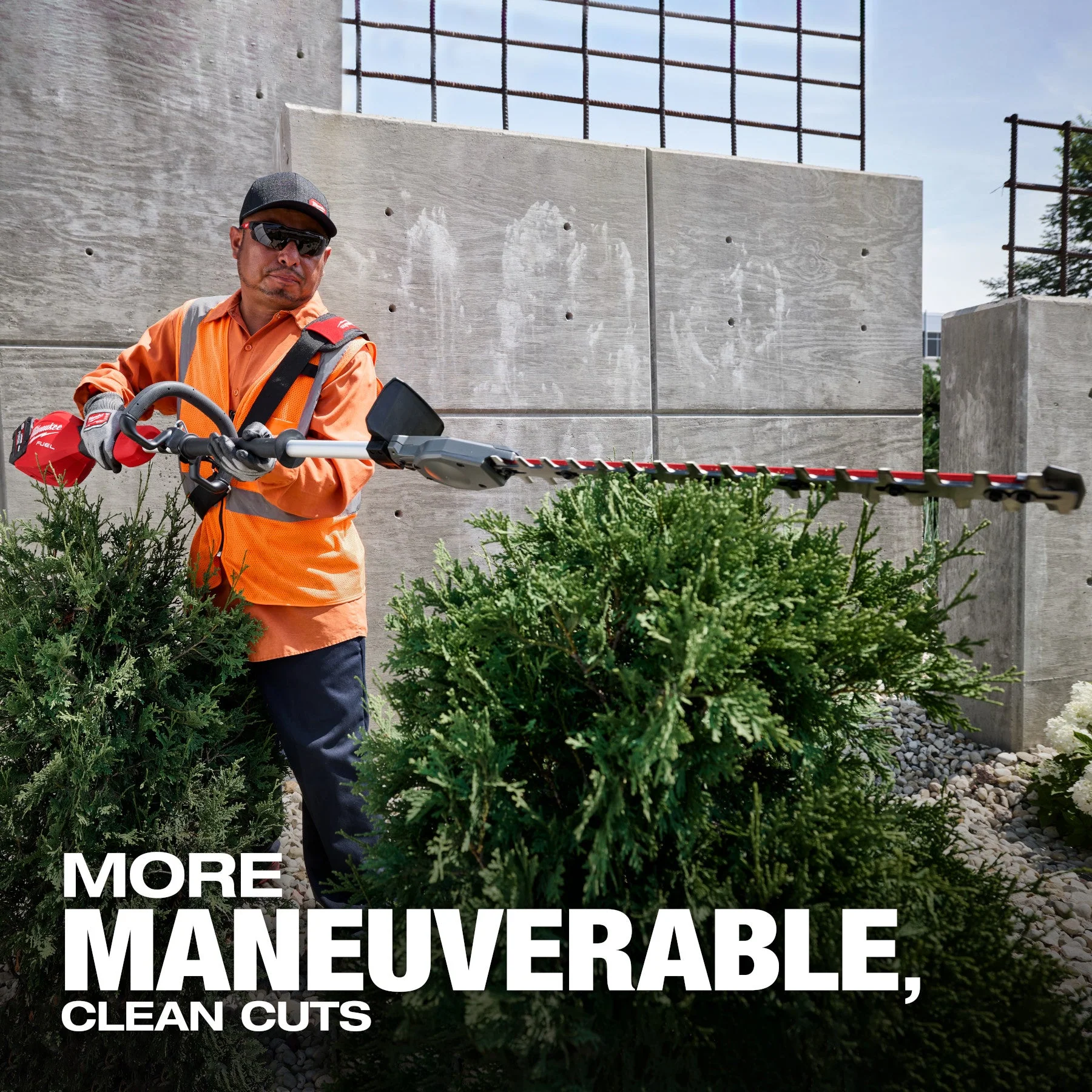 Milwaukee 3043-20 M18 FUEL™ Short Pole Hedge Trimmer - Image 10