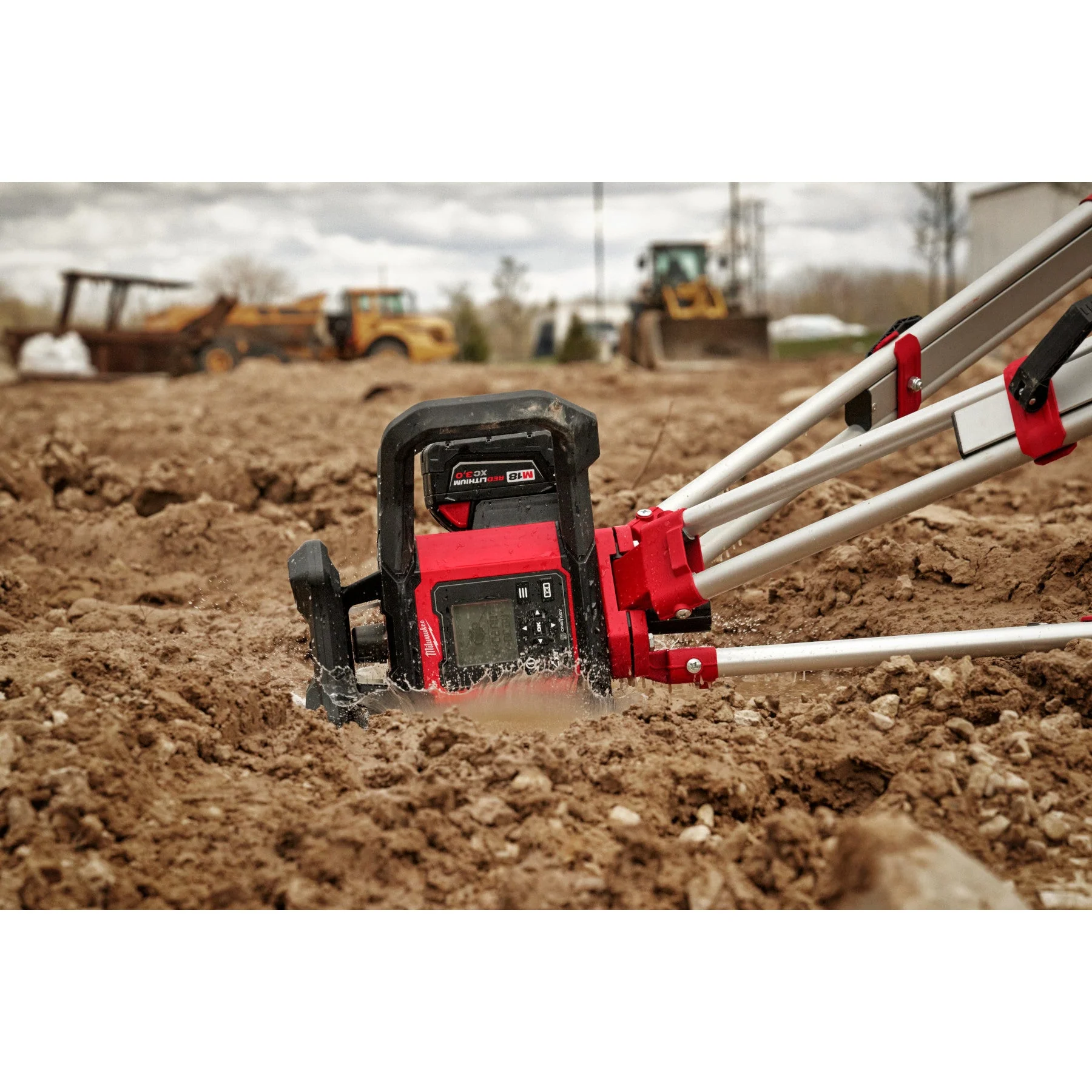 Milwaukee 3704-21T M18™ Red Exterior Dual Slope Rotary Laser Level Kit w/ Receiver, Remote, Grade Rod & Tripod - Image 6