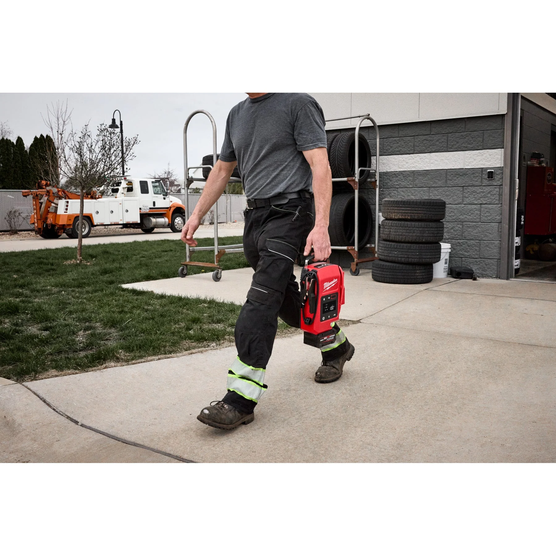 Milwaukee 3841-20 M18™ HOTSHOT™ Jump Starter - Image 27