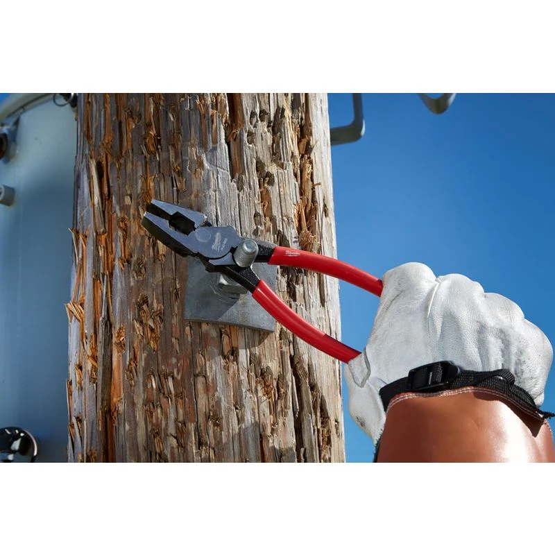 Milwaukee 48-22-6503 9 in High-Leverage Lineman Pliers with Thread Cleaner - Image 4