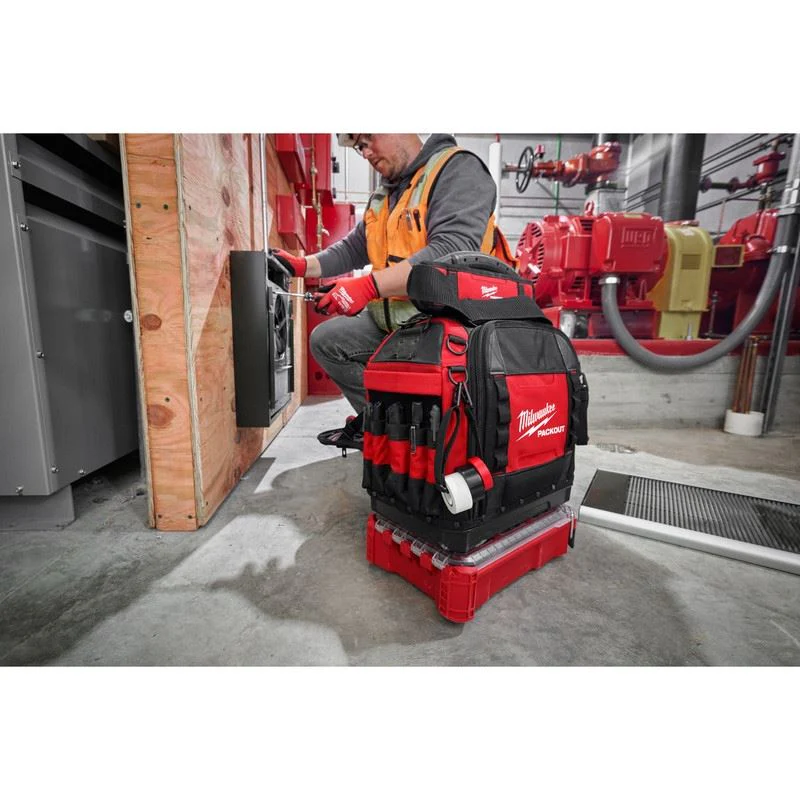 Milwaukee 48-22-8316 PACKOUT 15in Structured Tool Bag - Image 12