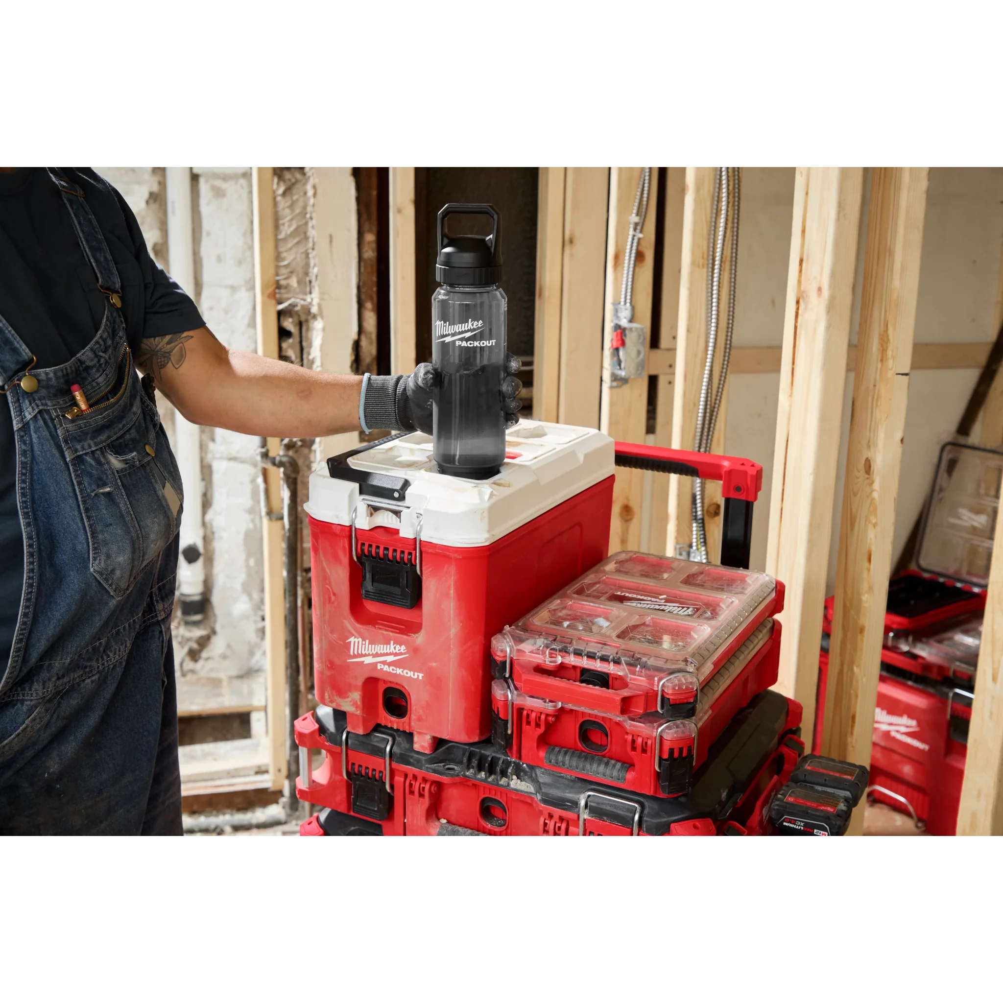 Milwaukee 48-22-8372B 34oz PACKOUT™ Bottle with Chug Lid - Black - Image 5