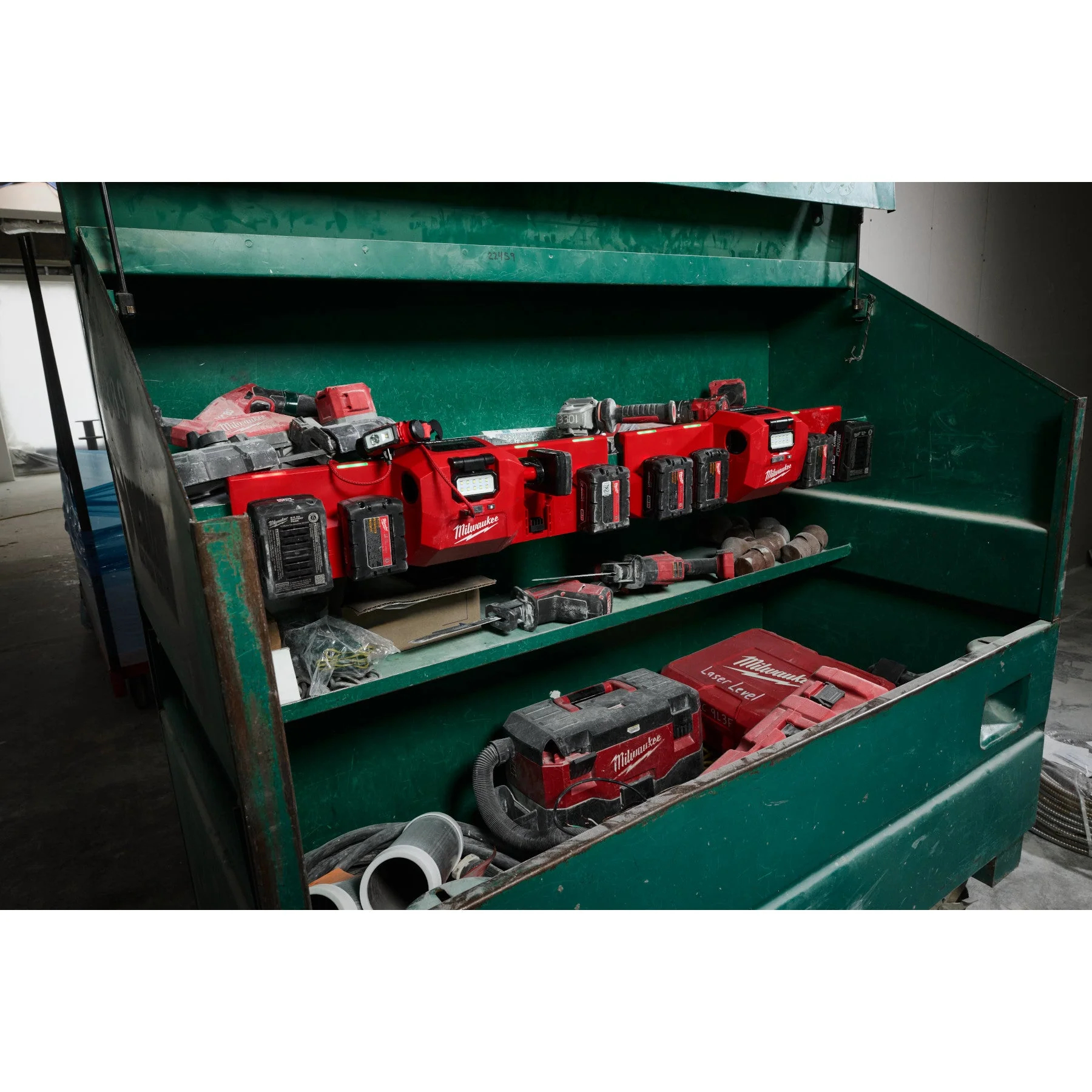Milwaukee 48-59-1804 M18™ and M12™ Gangbox Rapid Charger - Image 23
