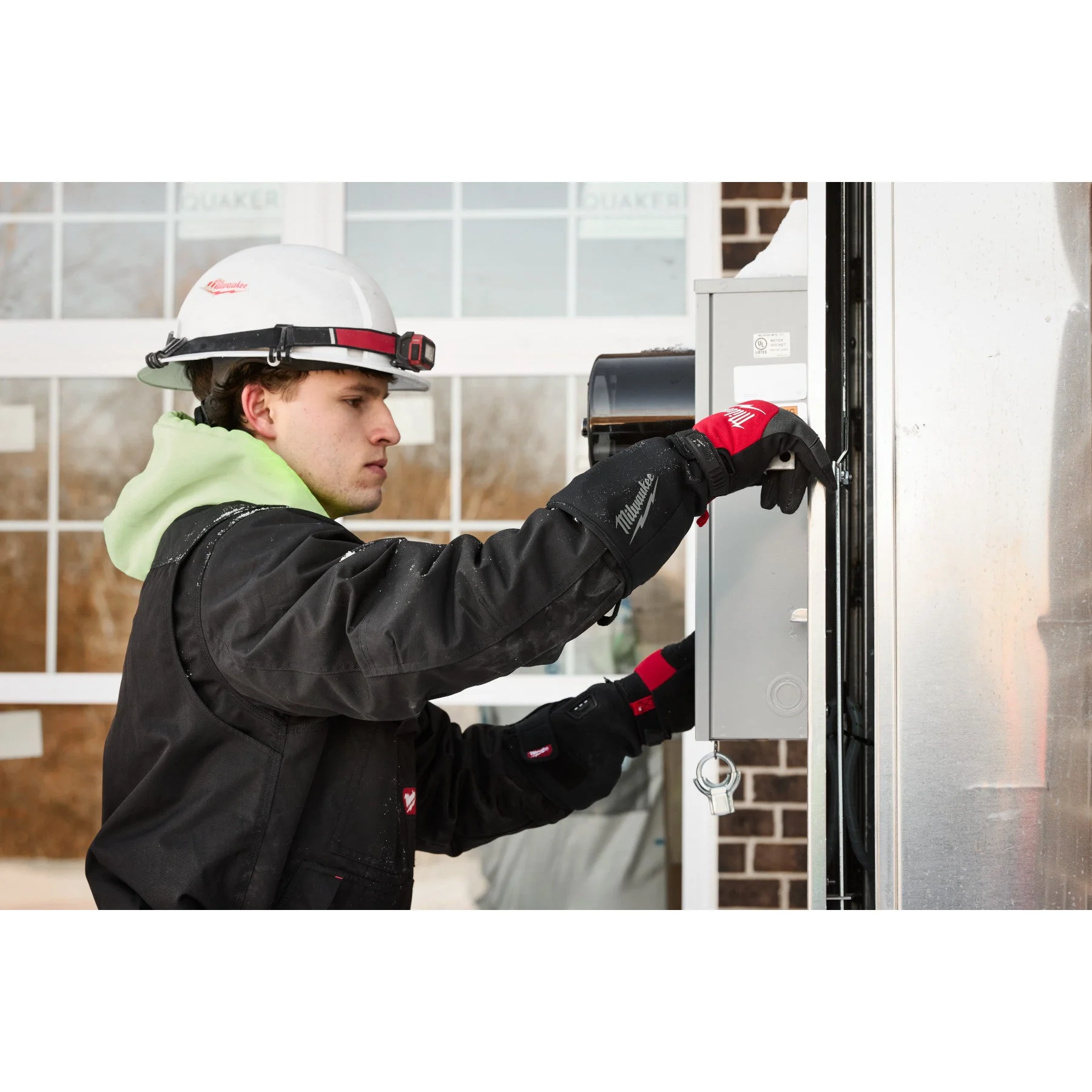 Milwaukee Heated Winter Glove Liner - Image 8