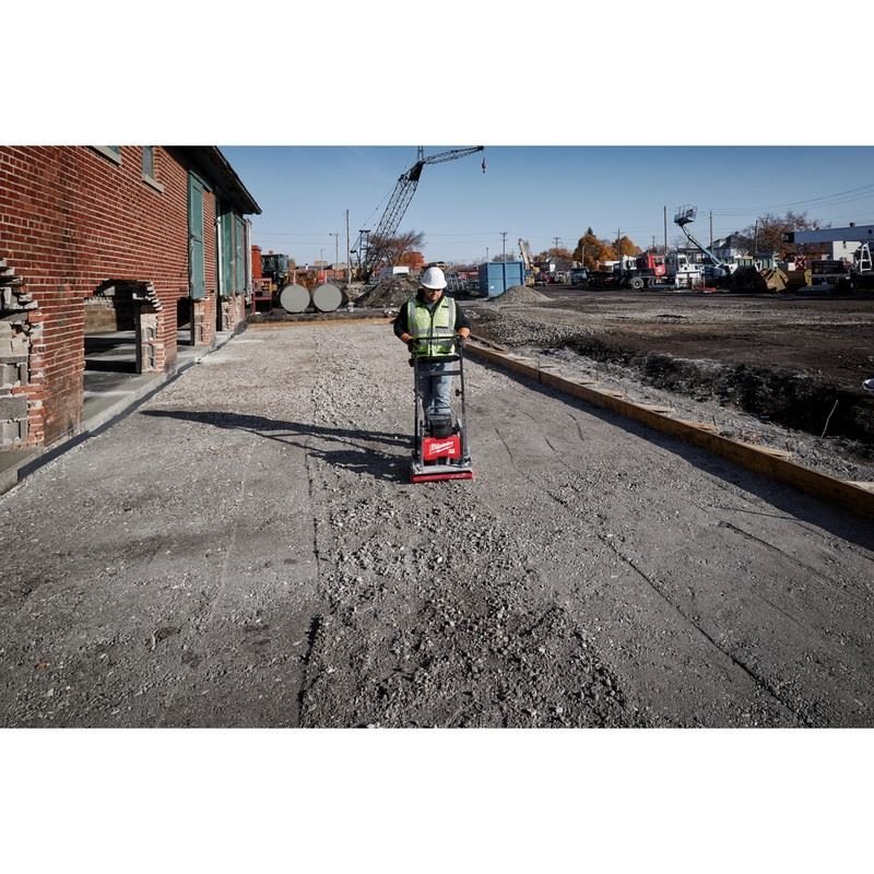 Milwaukee MXF220-2HD MX FUEL 20in Plate Compactor Kit - Image 29